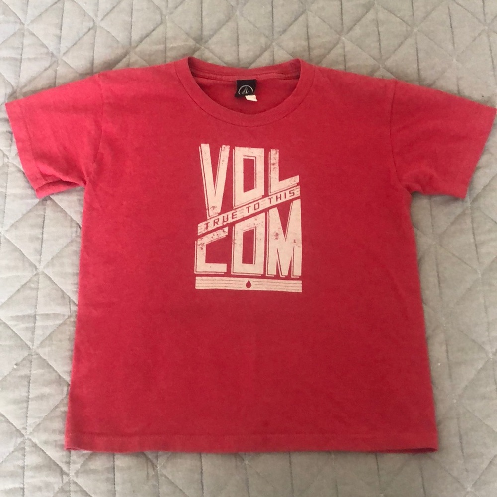Red boys volcom t-shirt